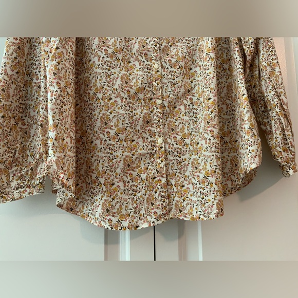 Old Navy floral button down blouse - Picture 4 of 5